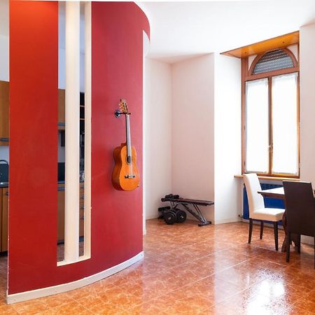Interno Appartamento In Un Castello Storico In Centro Милан Экстерьер фото