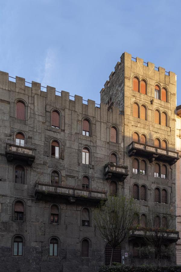 Interno Appartamento In Un Castello Storico In Centro Милан Экстерьер фото